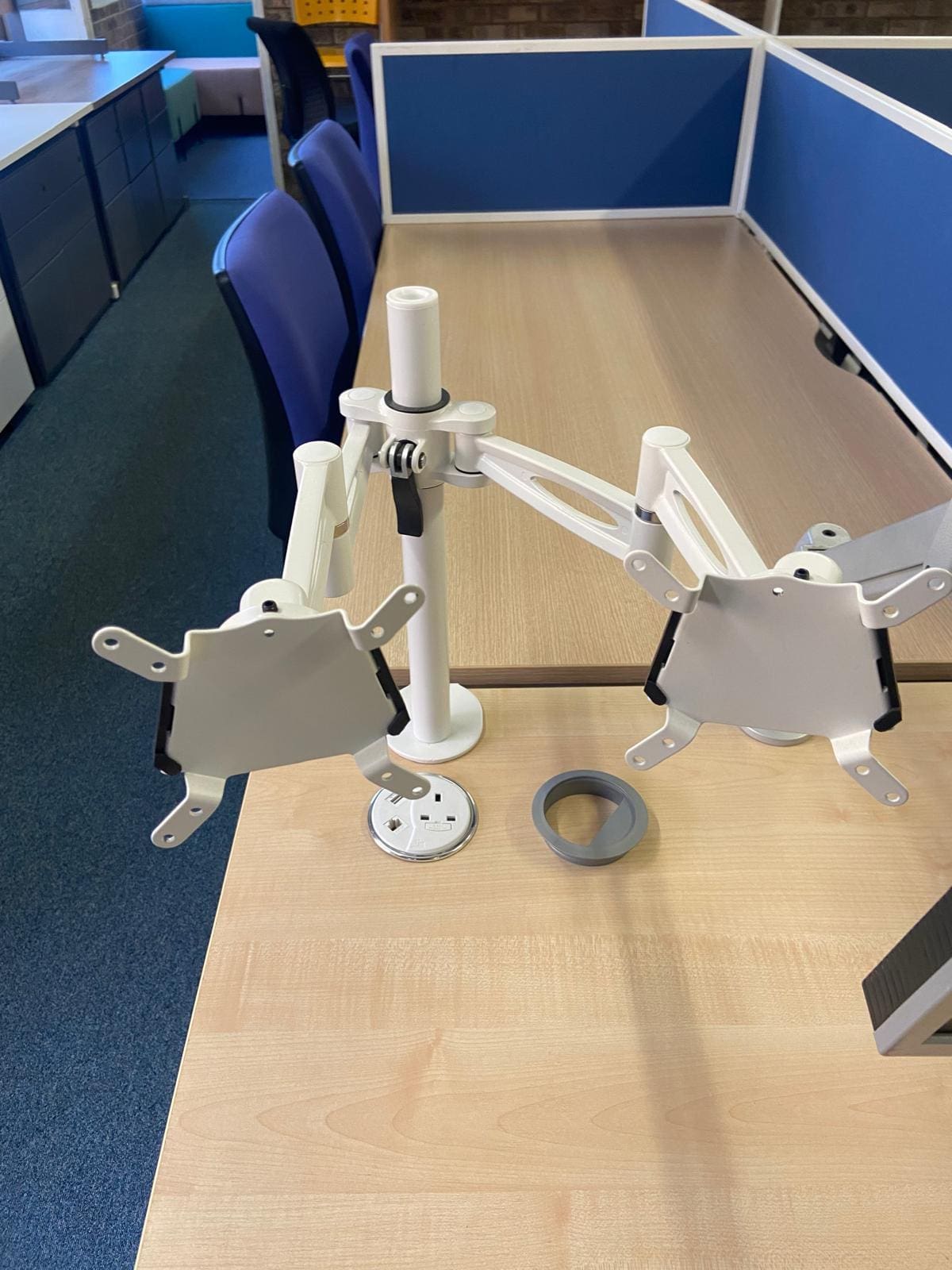 Pole Monitor Arm